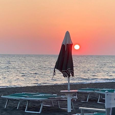 Rosso Tramonto Luxury-White- Ladispoli, Lungomare Regina Elena 58 Villa Екстериор снимка